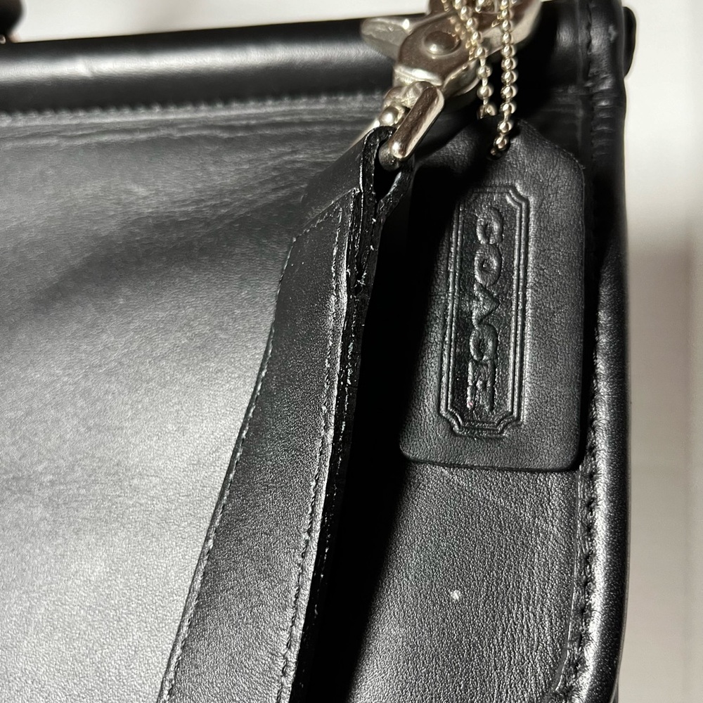 Vintage Coach Beekman Leather Messenger
F13-5266 - Picture 5 of 13